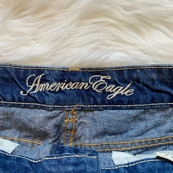 AE Cutoff Shorts - Size 8 - Medium Wash - Picture 2 of 4